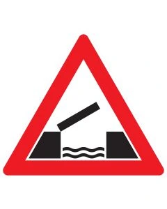 Verkehrszeichen 101-55 „Bewegliche Brücke“ zur Warnung vor einer beweglichen oder klappbaren Brücke nach StVO