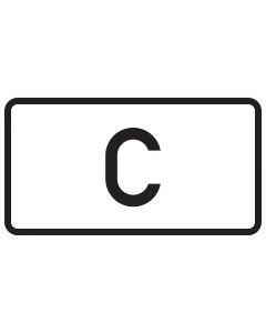 Verkehrszeichen 1014-51 zur Kennzeichnung der ADR-Tunnelkategorie C mit schwarzem C auf rechteckigem weißem Zusatzschild