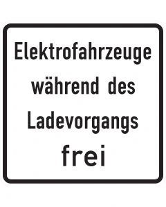 Quadratisches Zusatzzeichen 1026-60 mit schwarzer Aufschrift „Elektrofahrzeuge während des Ladevorgangs frei“
