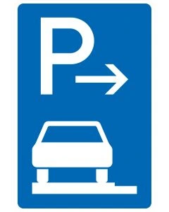 Blaues Verkehrszeichen 315-61 mit weißem P, Richtungspfeil und vollständig auf dem Gehweg parkendem Fahrzeug