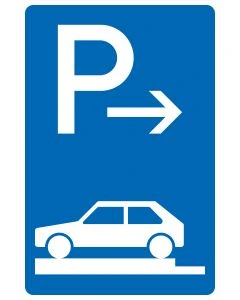Verkehrszeichen 315-81 mit Anfangspfeil und vollständig auf dem linken Gehweg quer geparktem Pkw