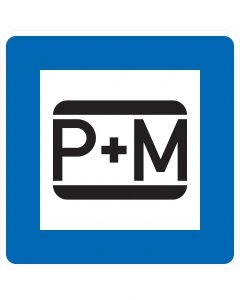 Blaues Verkehrszeichen 316-50 Parken und Mitfahren mit schwarzem P+M-Symbol auf weißer quadratischer Fläche