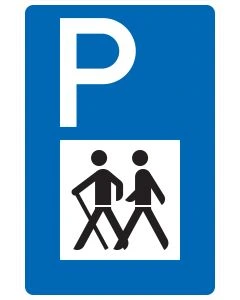 Blaues Verkehrszeichen 317 Wanderparkplatz mit weißem P und zwei wandernden Personen