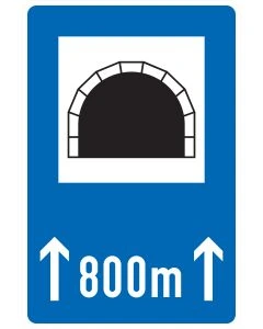 Verkehrszeichen 327-50 mit Tunnelportal, Aufwärtspfeilen und beispielhafter Längenangabe 800 m