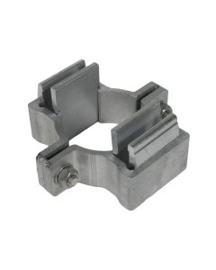 Doppelklemmschelle DAK 3 aus Metall zur Befestigung von zwei Alform-Schildern an Pfosten Ø 76,1 mm