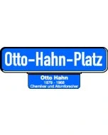 Zusatzschilder unterhalb der Straßennamenschilder