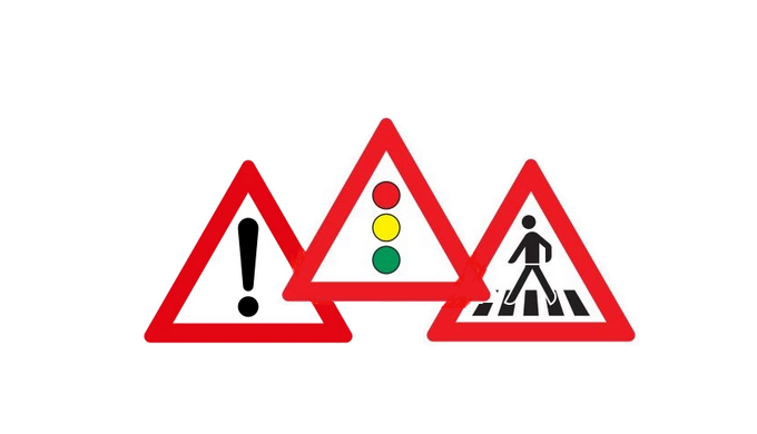 Drei Gefahrenzeichen: allgemeines Gefahrzeichen mit Ausrufezeichen, Lichtzeichenanlage mit Ampel sowie Fu&szlig;g&auml;nger&uuml;berweg.